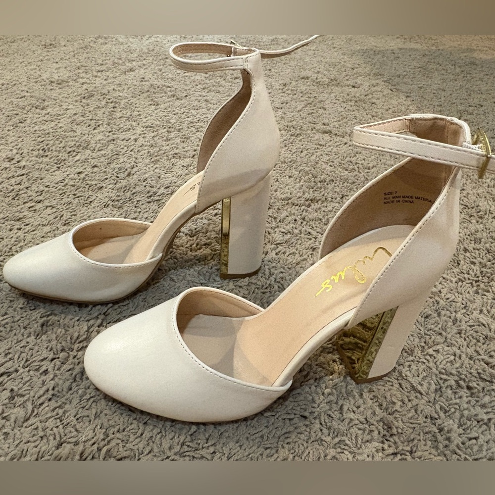 🤍Lulus • off white heels • 7 • EUC - Picture 2 of 9